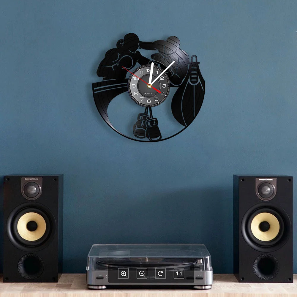 Horloge Boxe fixer sur un mur bleu métal