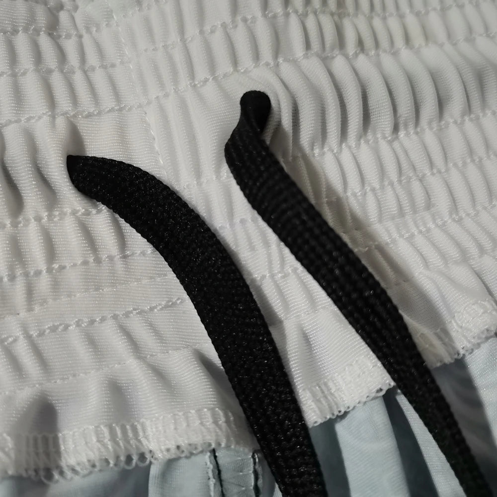 Short de Boxe MMA Kickboxing Motifs Traditionnels Blanc et Noir